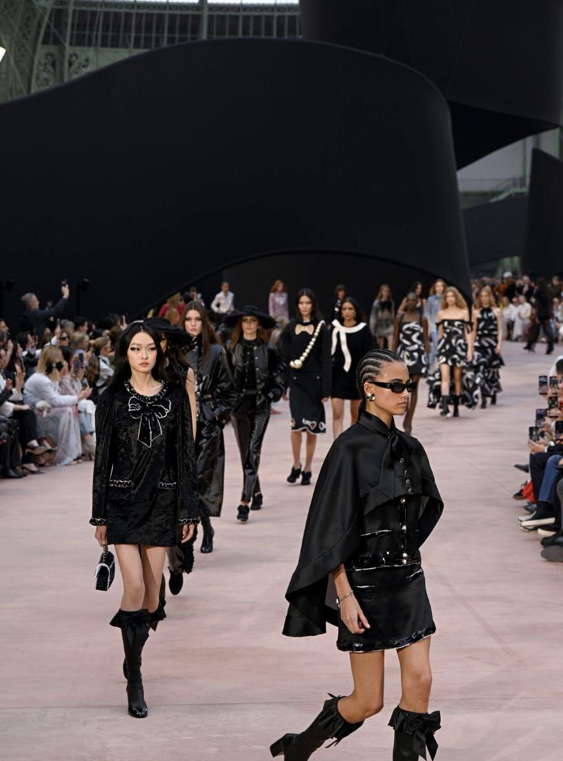 Paris Fashion Week : la capitale de la mode se prépare pour une édition record